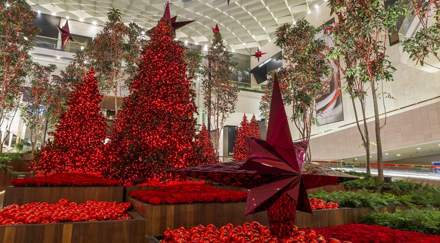 Acrílico é destaque nas decorações de natal de shoppings premium em São Paulo